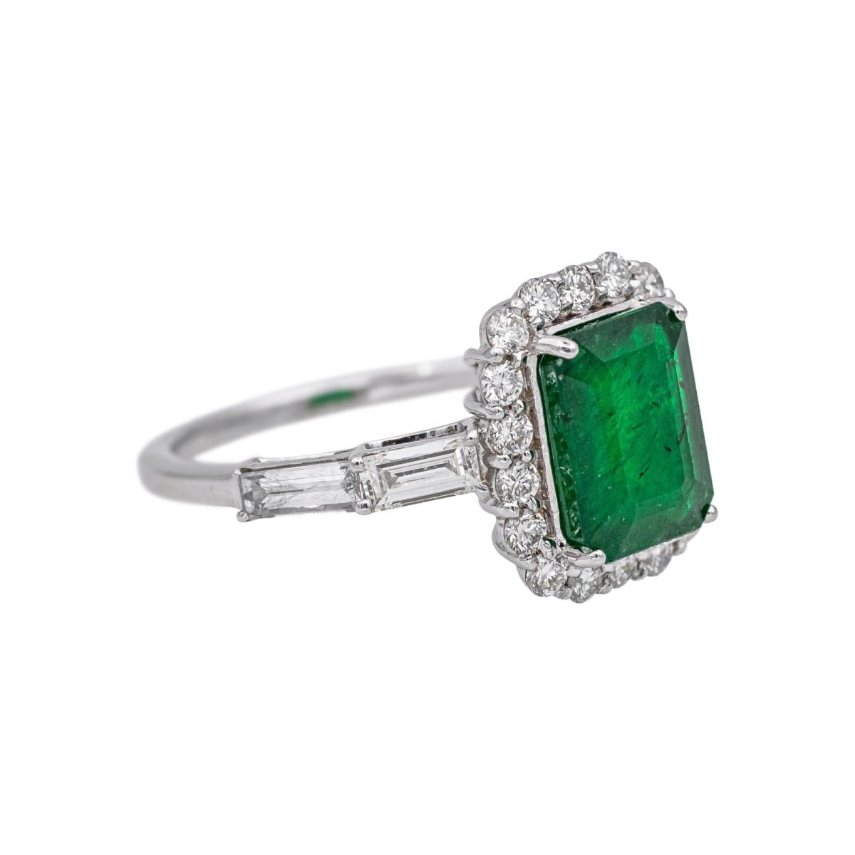 Bague Entourage en or blanc, émeraude et diamants - Castafiore