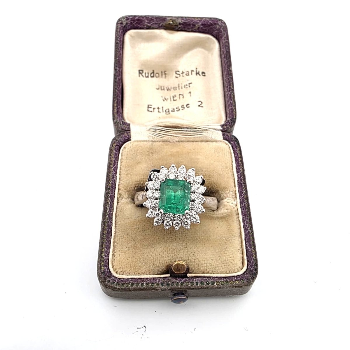 Bague Entourage en or blanc, émeraude et diamants - Castafiore