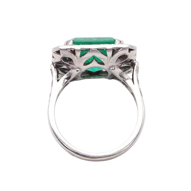 Bague Entourage en or blanc, émeraude et diamants - Castafiore