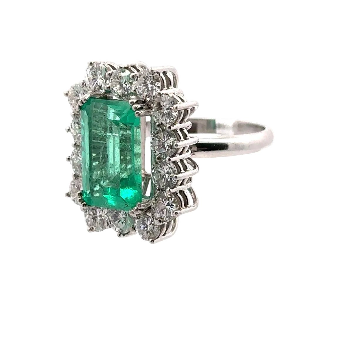 Bague Entourage en or blanc, émeraude et diamants - Castafiore