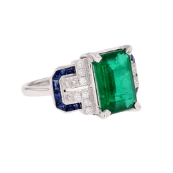 Bague Entourage en or blanc, émeraude, saphirs et diamants - Castafiore