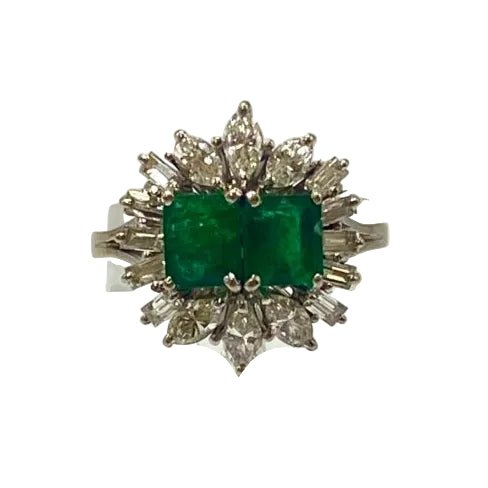 Bague Entourage en or blanc, émeraudes et diamants - Castafiore