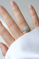 Bague entourage en or blanc et diamant - Castafiore