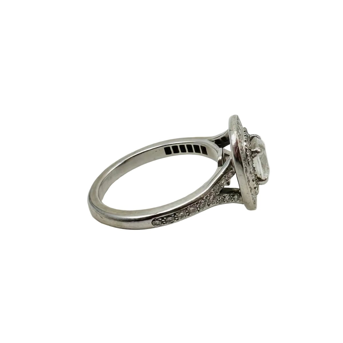 Bague Entourage en or blanc et diamants - Castafiore