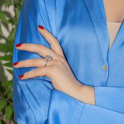 Bague Entourage en or blanc et diamants - Castafiore