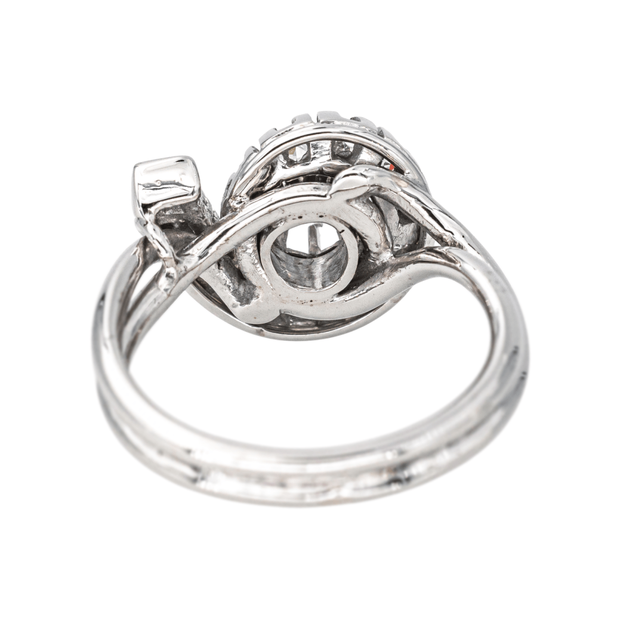 Bague Entourage en or blanc et diamants - Castafiore