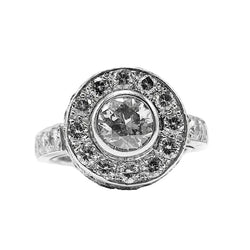 Bague Entourage en or blanc et diamants - Castafiore