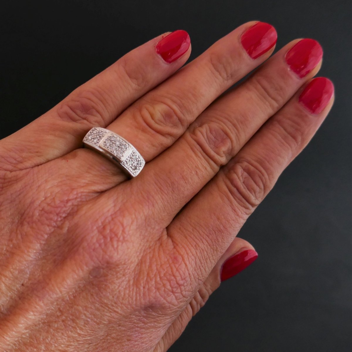 Bague Entourage en or blanc et diamants - Castafiore