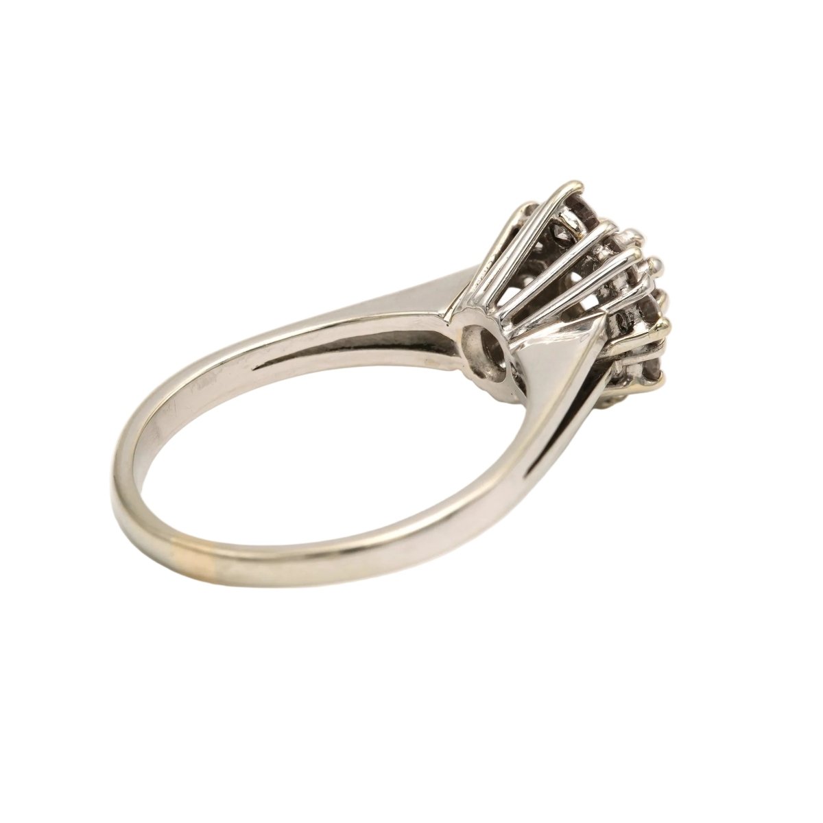 Bague Entourage en or blanc et diamants - Castafiore