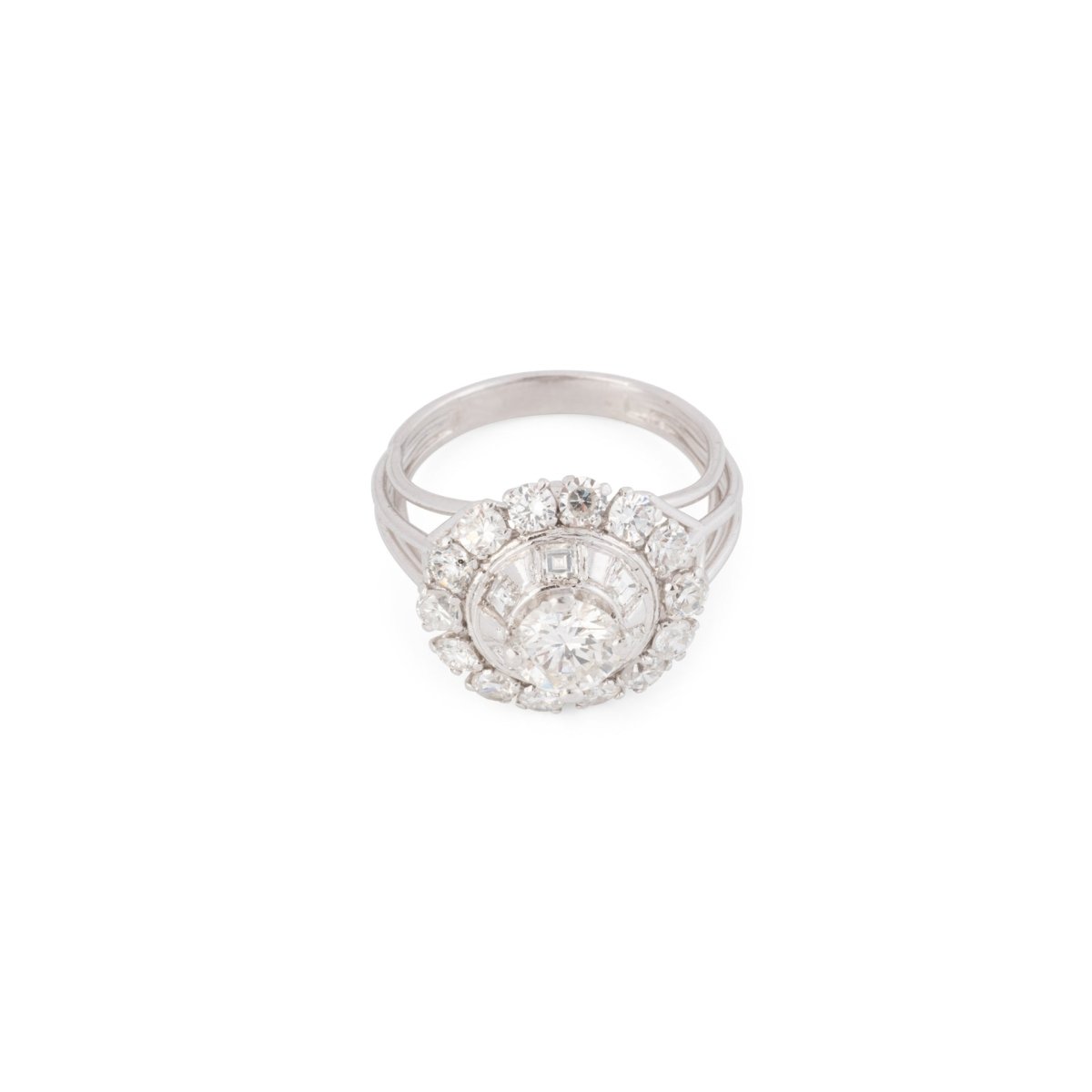 Bague Entourage en or blanc et diamants - Castafiore