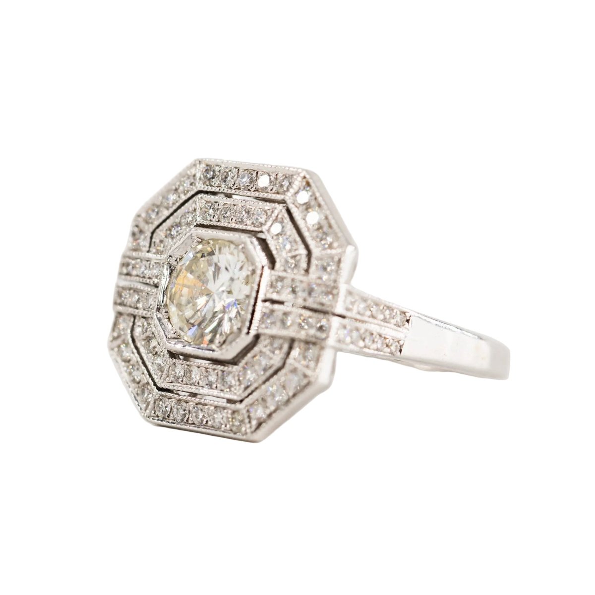 Bague Entourage en or blanc et diamants - Castafiore
