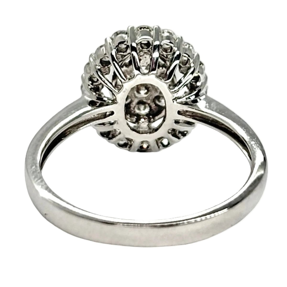 Bague Entourage en or blanc et diamants - Castafiore