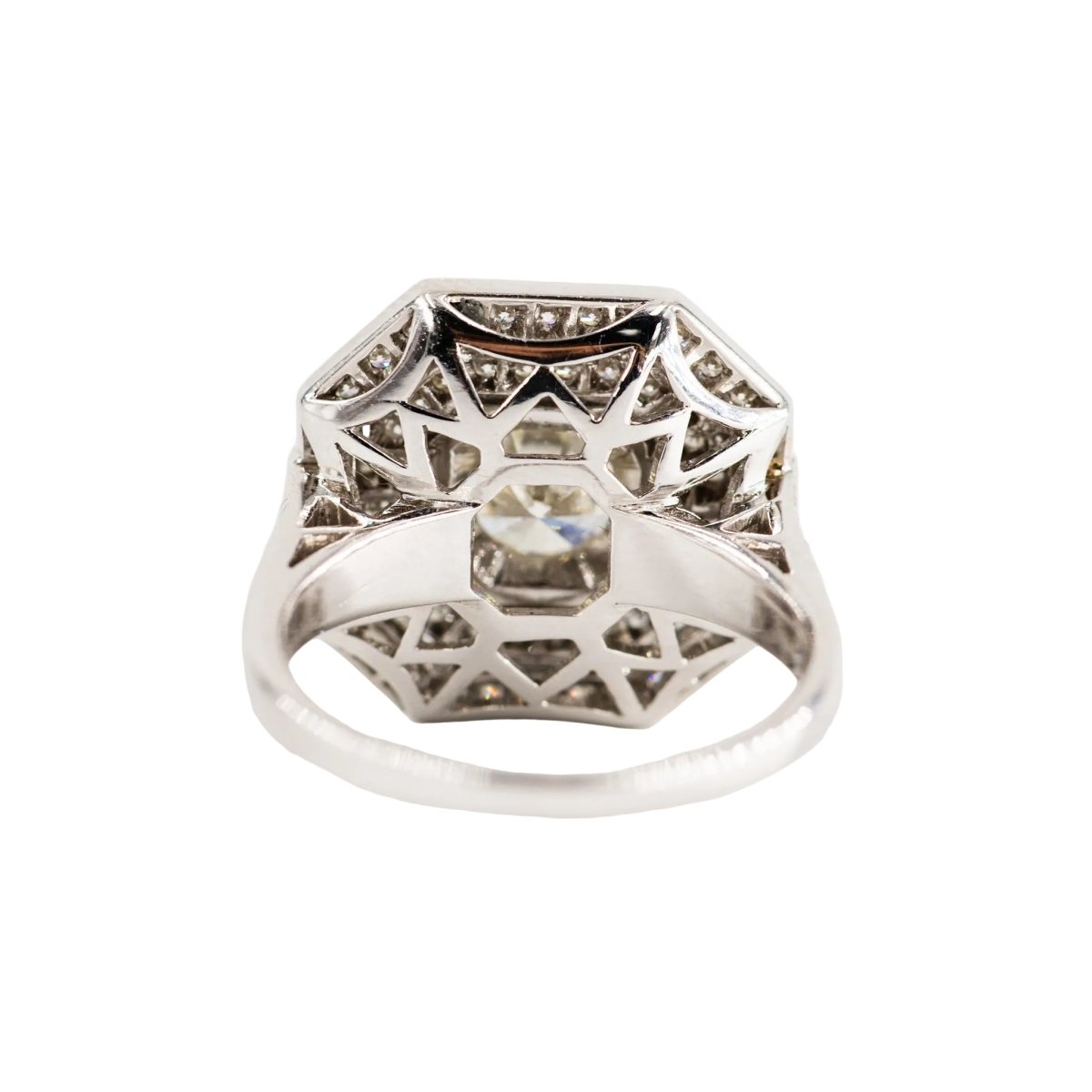 Bague Entourage en or blanc et diamants - Castafiore