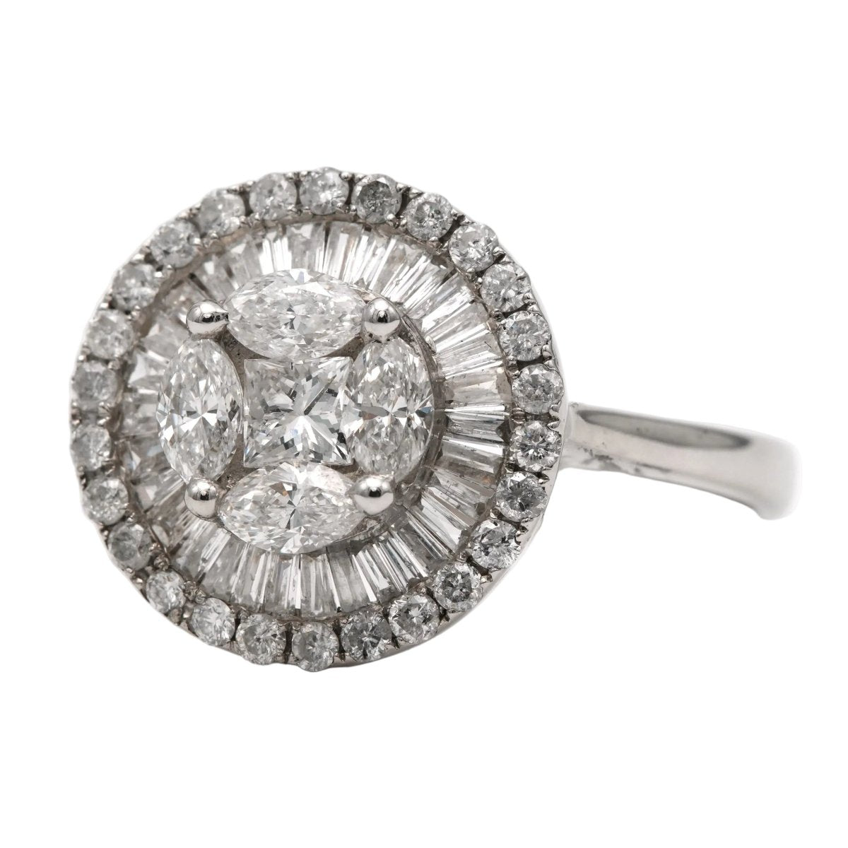 Bague Entourage en or blanc et diamants - Castafiore