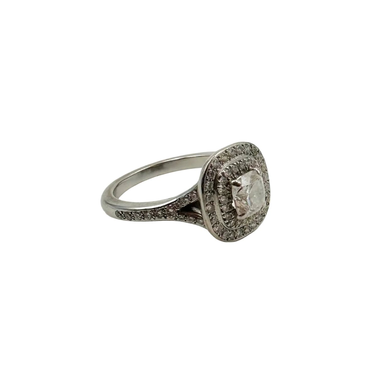 Bague Entourage en or blanc et diamants - Castafiore
