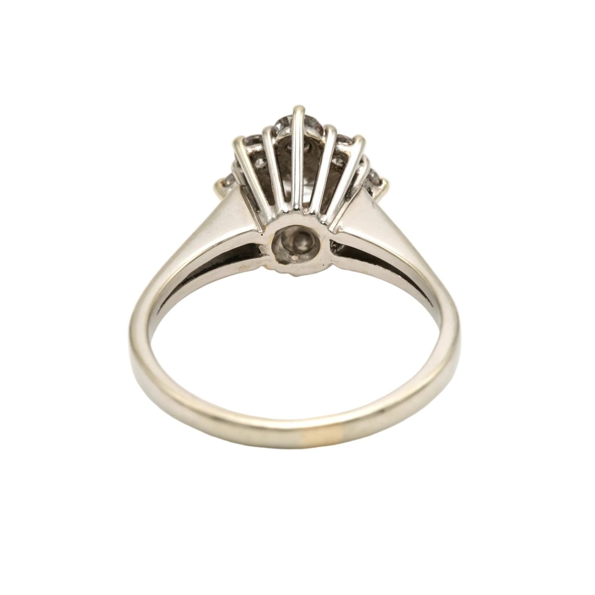 Bague Entourage en or blanc et diamants - Castafiore