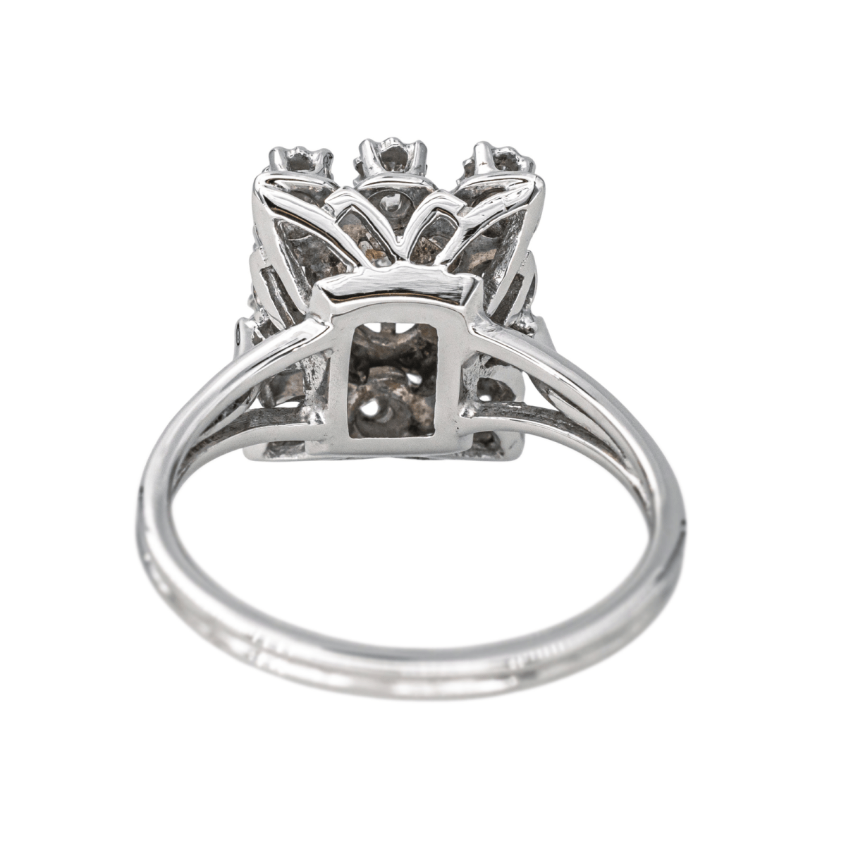 Bague Entourage en or blanc et diamants - Castafiore