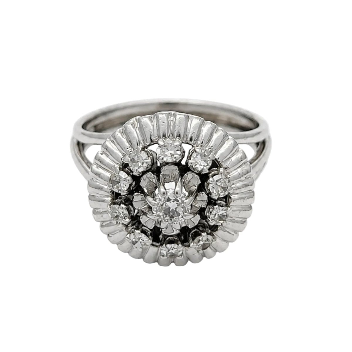 Bague Entourage en or blanc et diamants - Castafiore