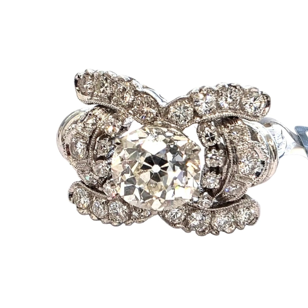 Bague Entourage en or blanc et diamants - Castafiore