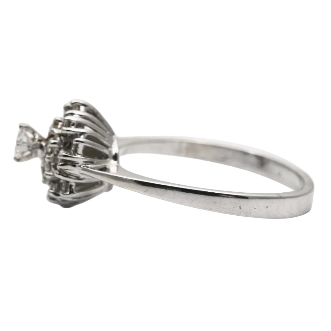 Bague Entourage en or blanc et diamants - Castafiore