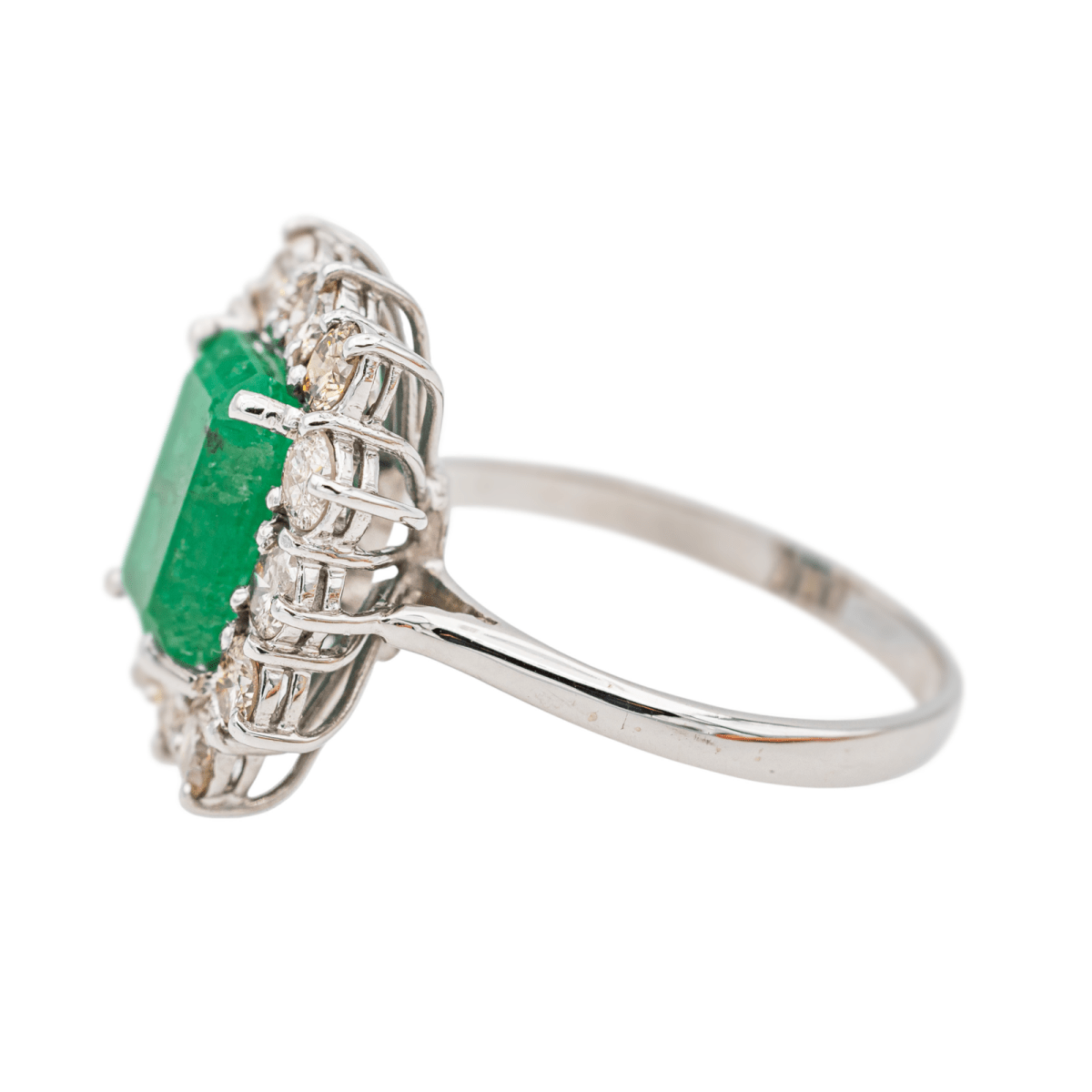 Bague Entourage en or blanc et émeraude - Castafiore