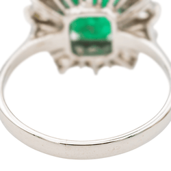 Bague Entourage en or blanc et émeraude - Castafiore