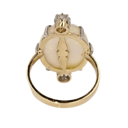 Bague Entourage en or blanc, opale et diamants - Castafiore