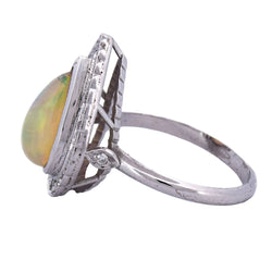 Bague Entourage en or blanc, opale et diamants - Castafiore