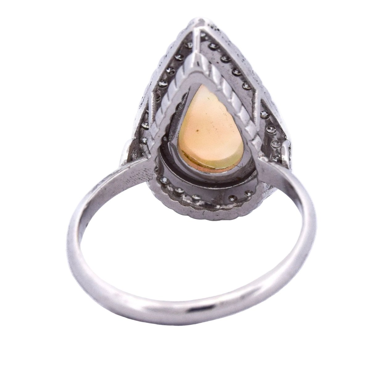 Bague Entourage en or blanc, opale et diamants - Castafiore