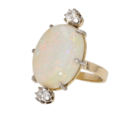 Bague Entourage en or blanc, opale et diamants - Castafiore