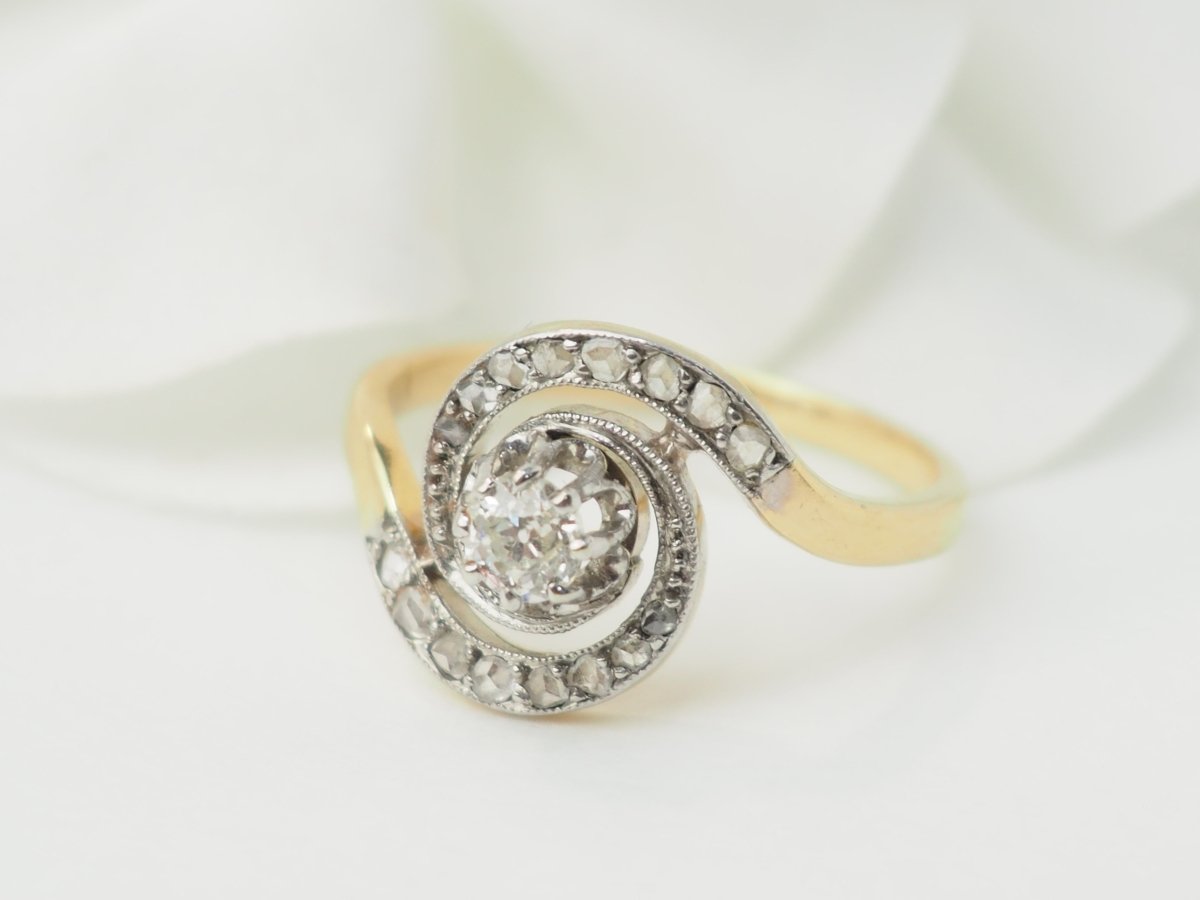 Bague Entourage en or blanc, or jaune et diamants - Castafiore