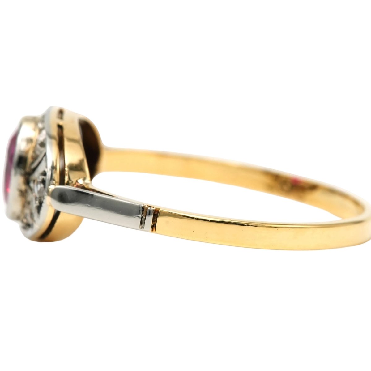 Bague Entourage en or blanc, or jaune, rubis et diamants - Castafiore