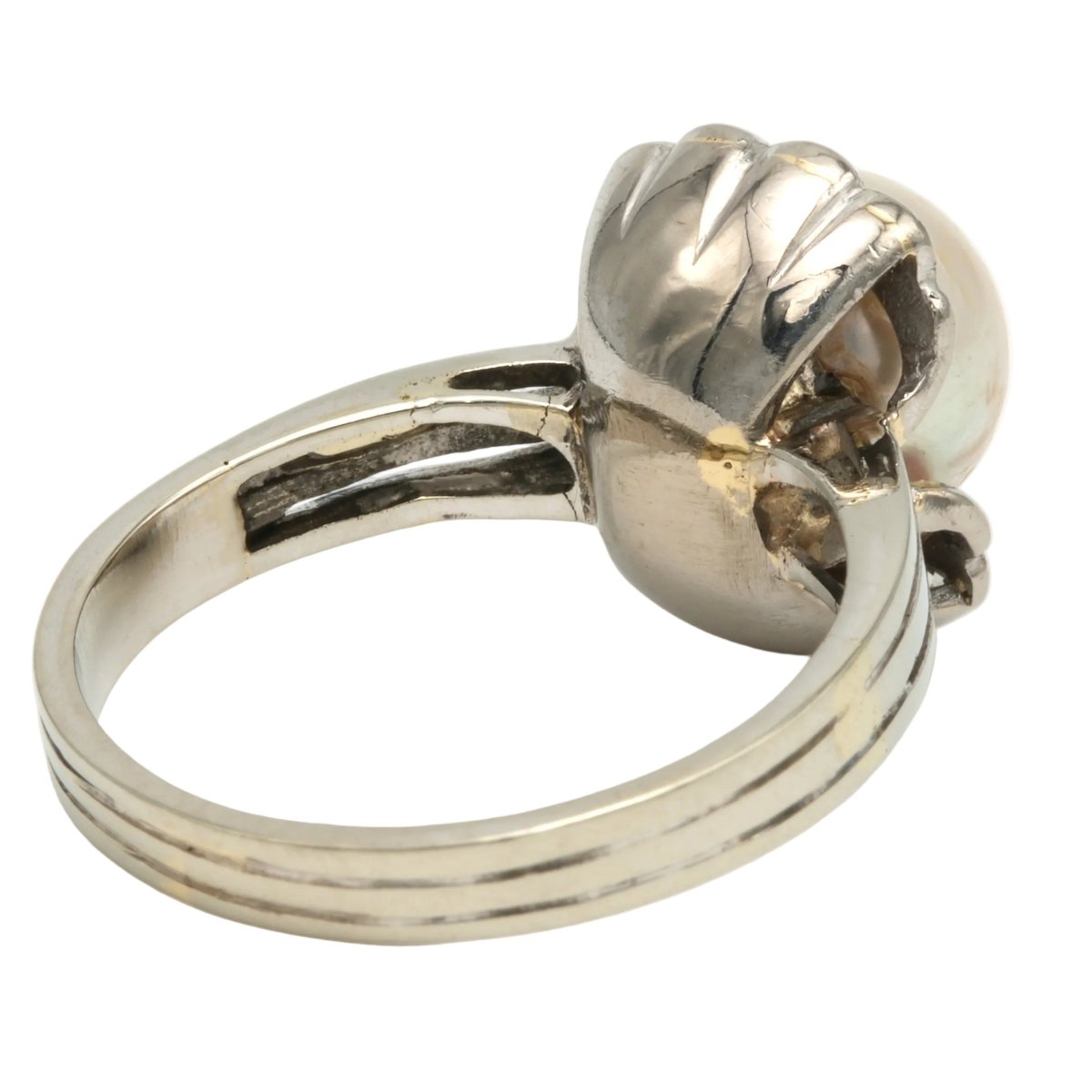 Bague Entourage en or blanc, perle et diamants - Castafiore