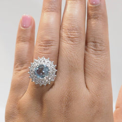 Bague Entourage en or blanc, platine, aigue - marine et diamants - Castafiore