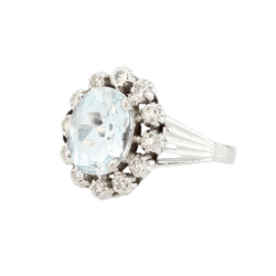 Bague Entourage en or blanc, platine, aigue - marine et diamants - Castafiore