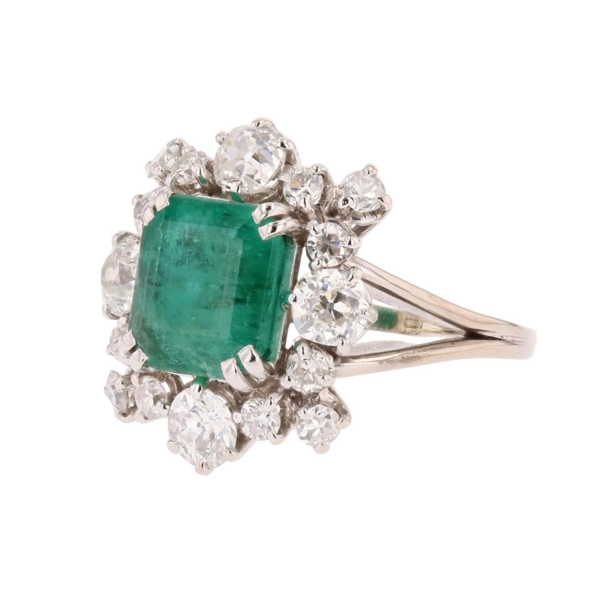 Ring vintage emerald diamonds white gold