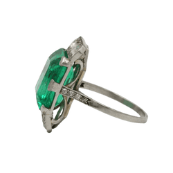 Bague Entourage en or blanc, platine, émeraude et diamants - Castafiore