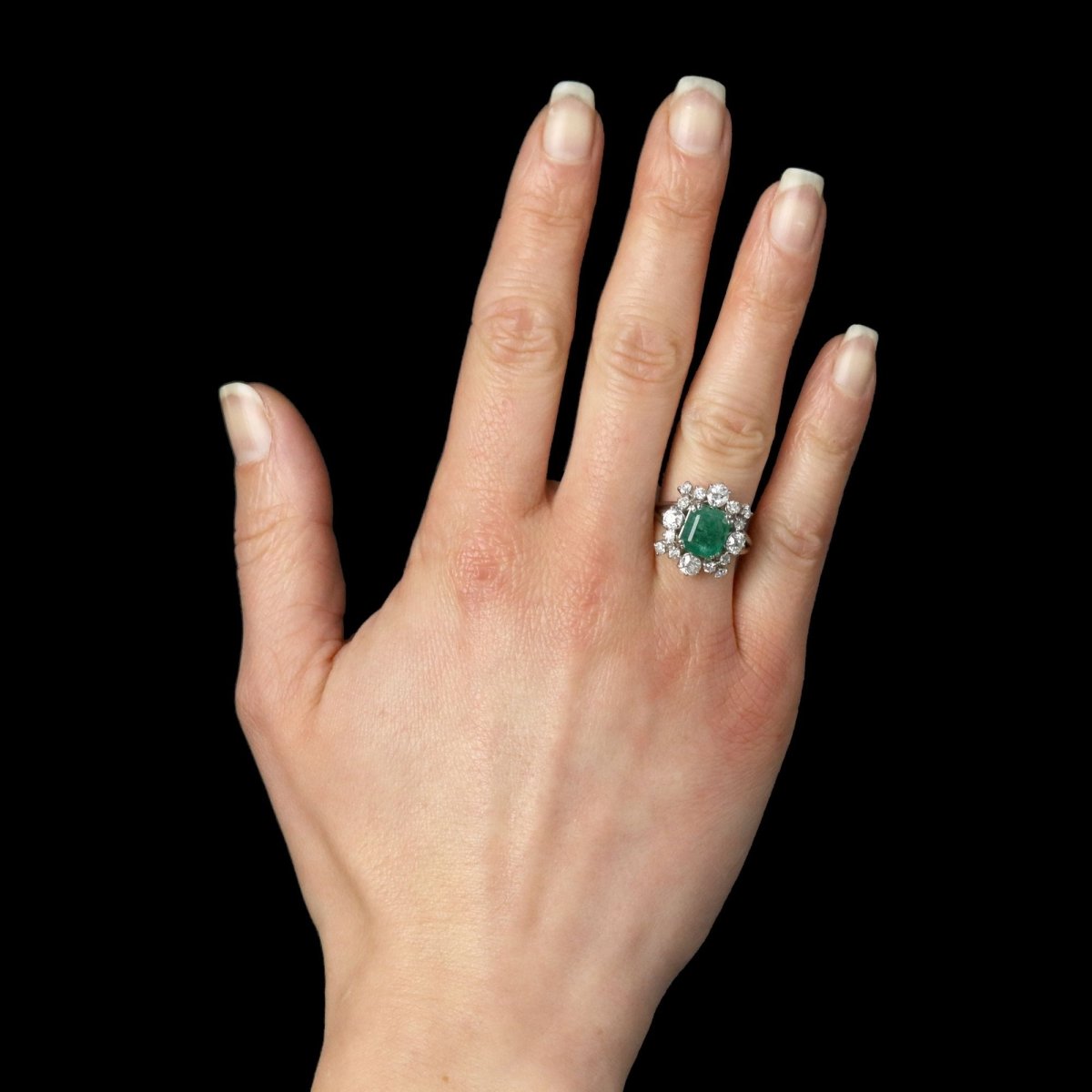 Ring vintage emerald diamonds white gold