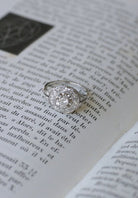 Bague Entourage en or blanc, platine et diamant - Castafiore