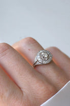 Bague Entourage en or blanc, platine et diamant - Castafiore