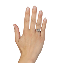 Bague Entourage en or blanc, platine et diamants - Castafiore