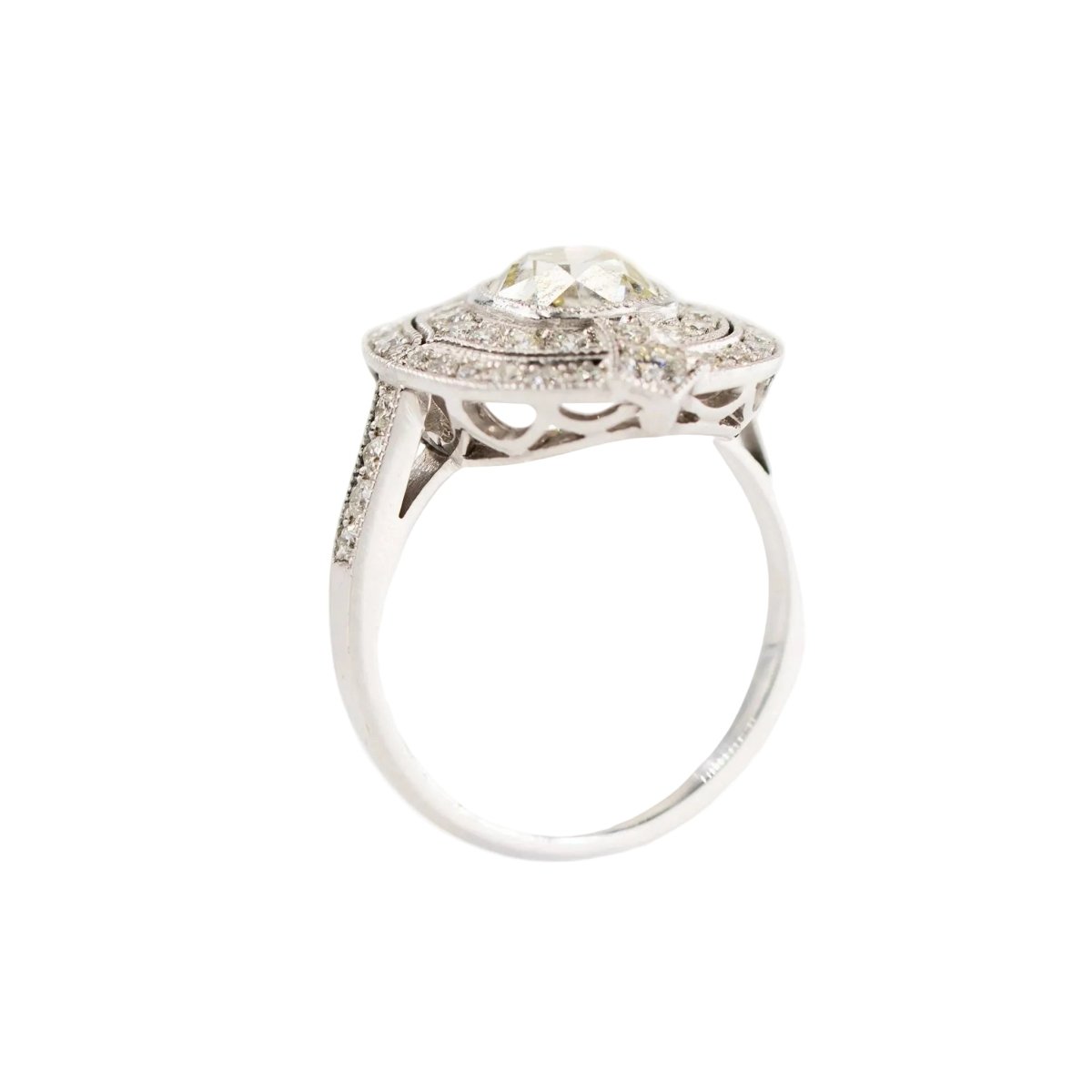 Bague Entourage en or blanc, platine et diamants - Castafiore