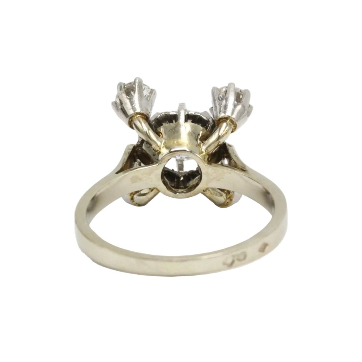 Bague Entourage en or blanc, platine et diamants - Castafiore