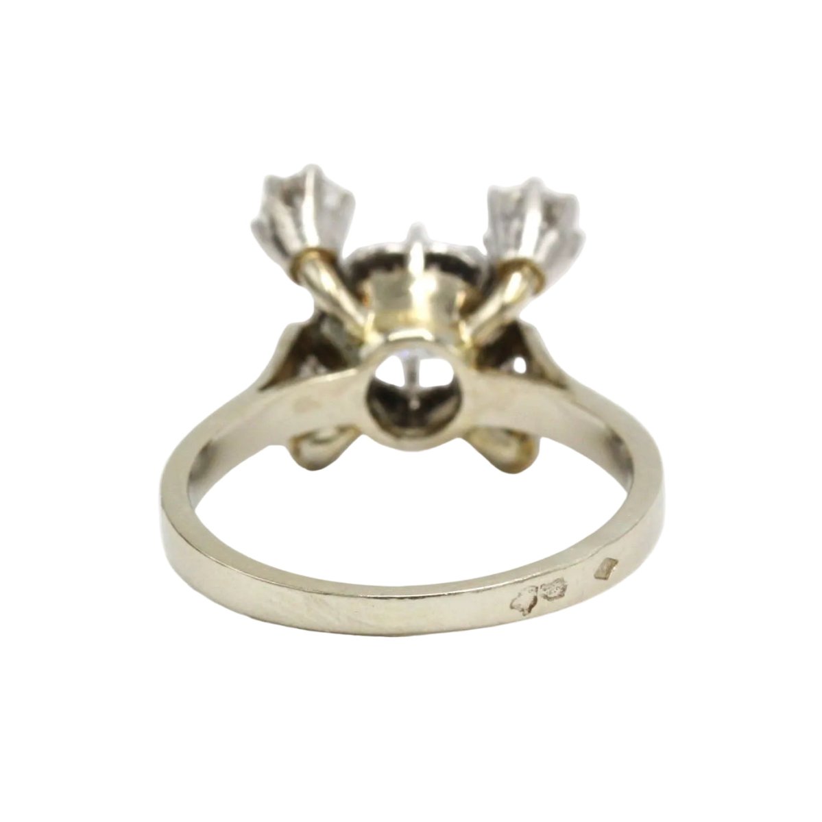 Bague Entourage en or blanc, platine et diamants - Castafiore