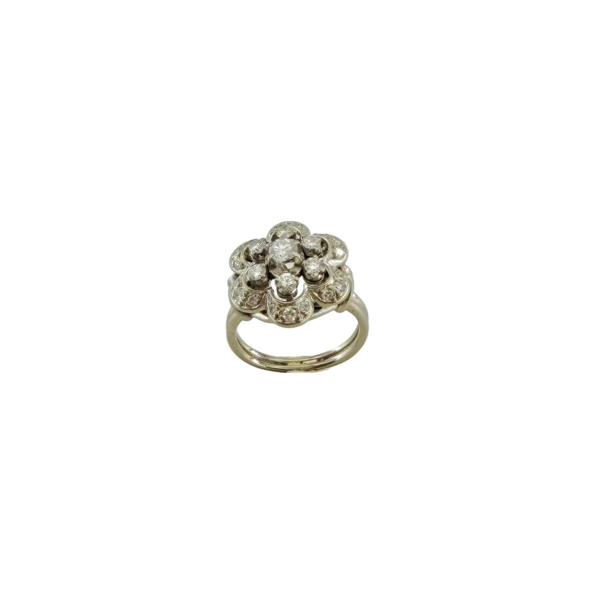 Bague Entourage en or blanc, platine et diamants - Castafiore
