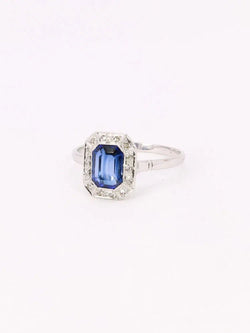 Bague Entourage en or blanc, platine, pierre bleue et diamants - Castafiore