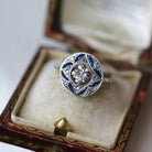 Bague Entourage en or blanc, platine, saphirs et diamants - Castafiore