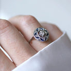 Bague Entourage en or blanc, platine, saphirs et diamants - Castafiore