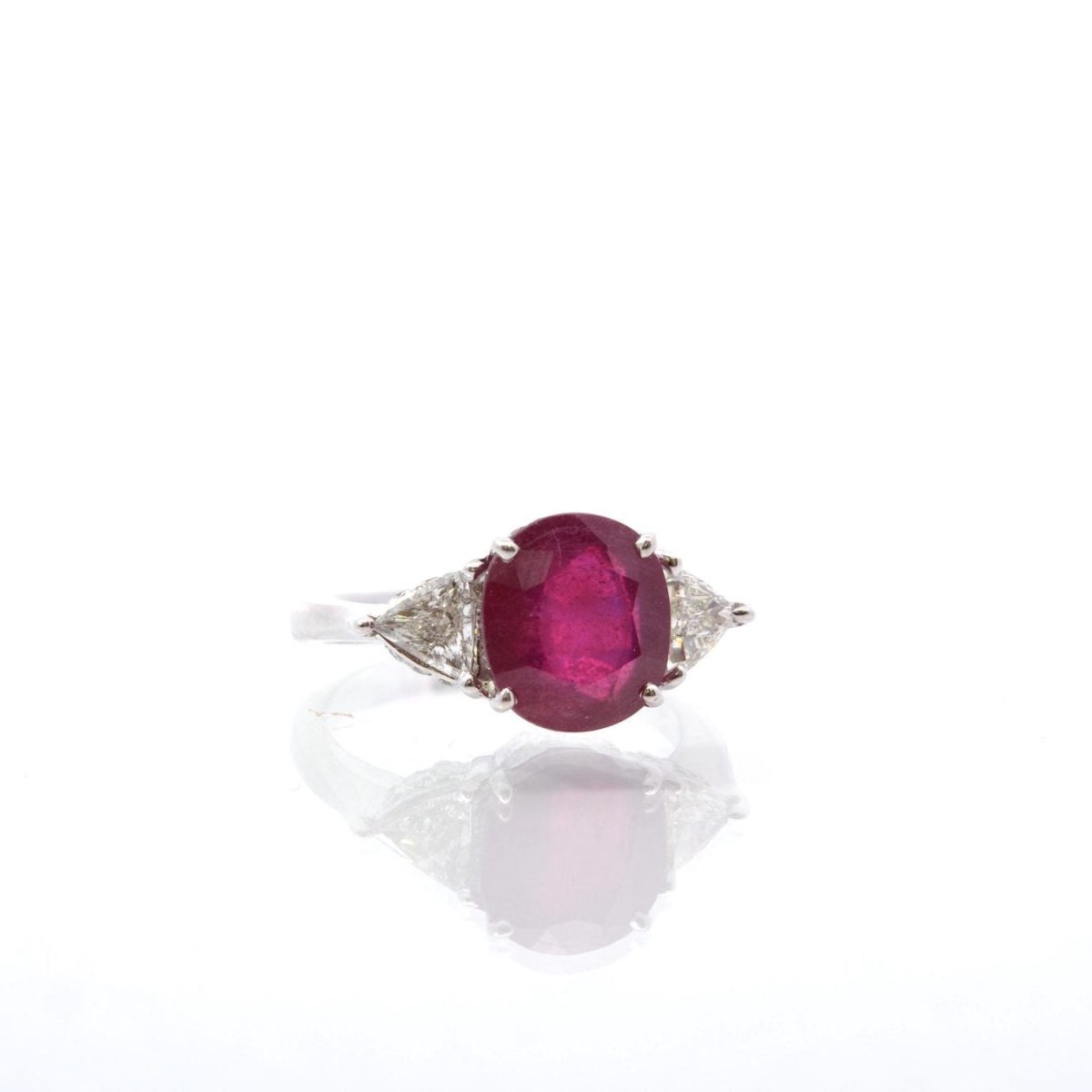 Bague Entourage en or blanc, rubis et diamants - Castafiore