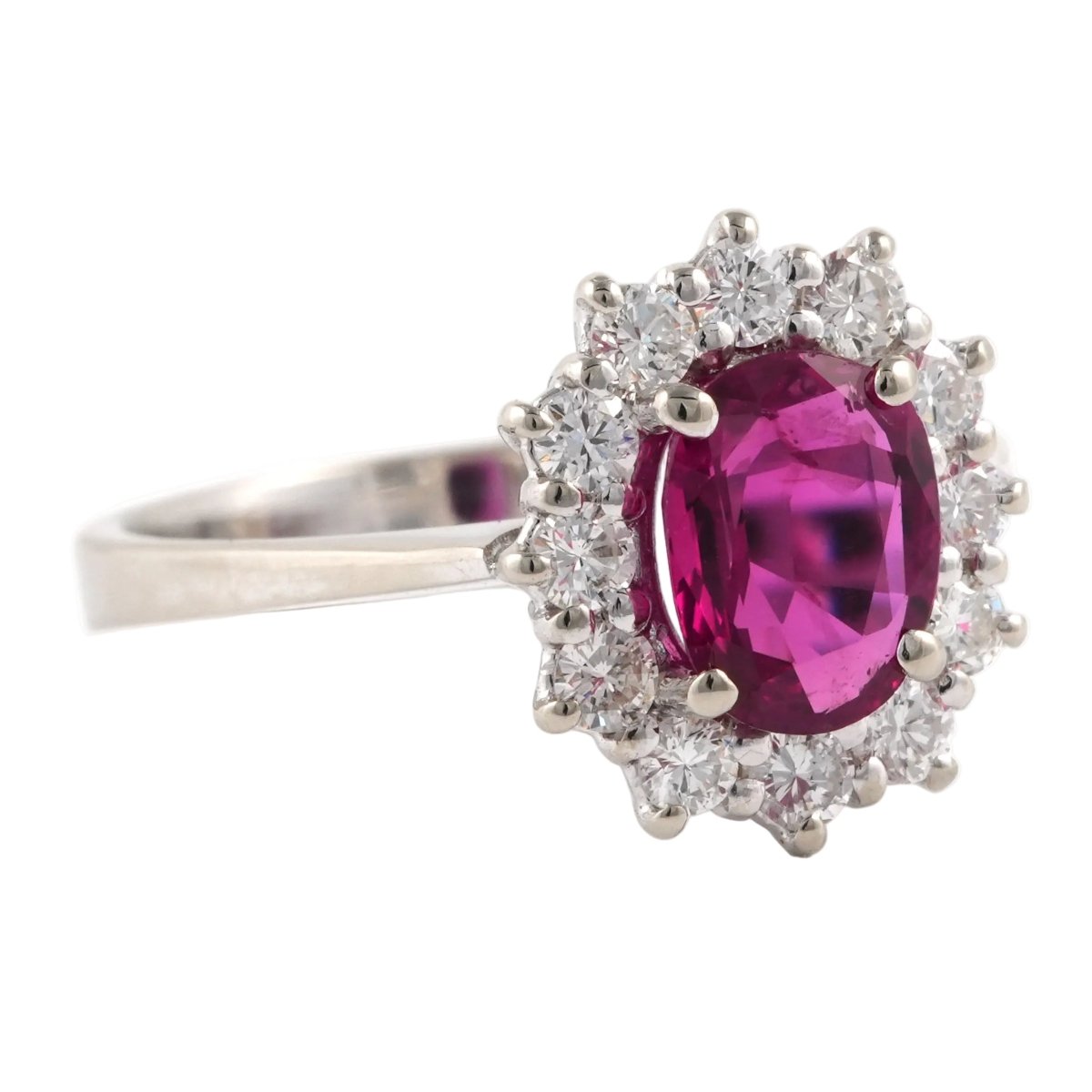 Bague Entourage en or blanc, rubis et diamants - Castafiore